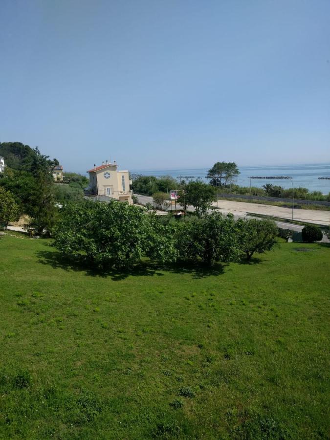B&B Alba Sul Mare Guest House Massignano Exterior foto