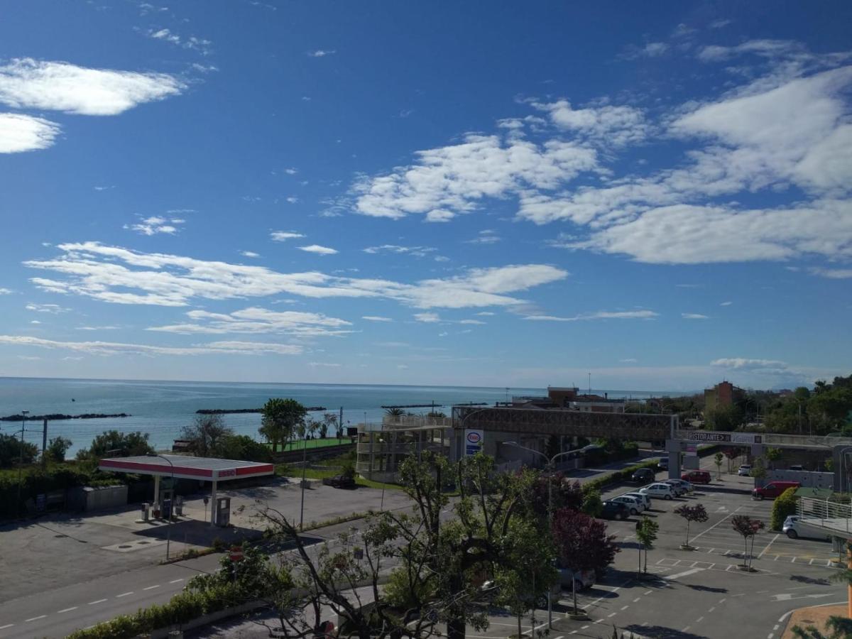 B&B Alba Sul Mare Guest House Massignano Exterior foto