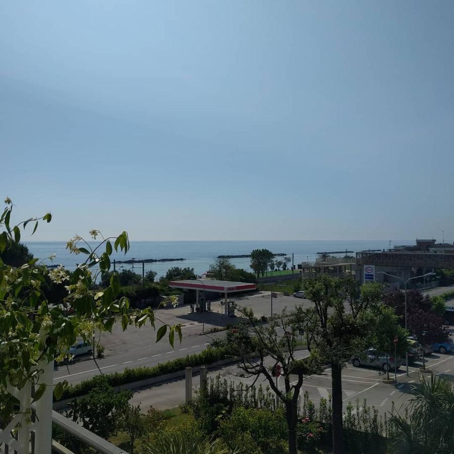 B&B Alba Sul Mare Guest House Massignano Exterior foto